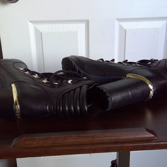 DKNY   - Picture 2 of 5